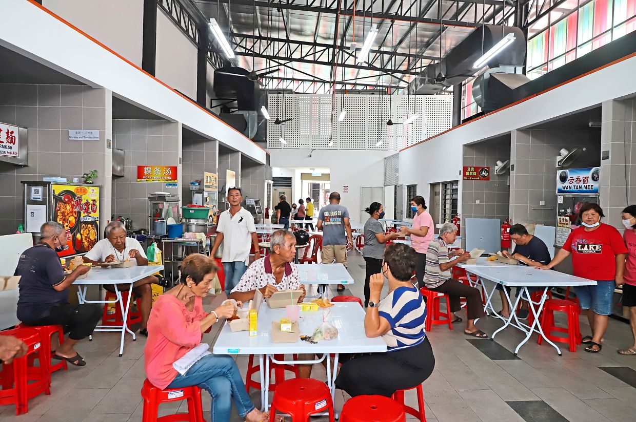 Penang food sellers opt for single-use plastics ahead of water cut - Vimarsana News