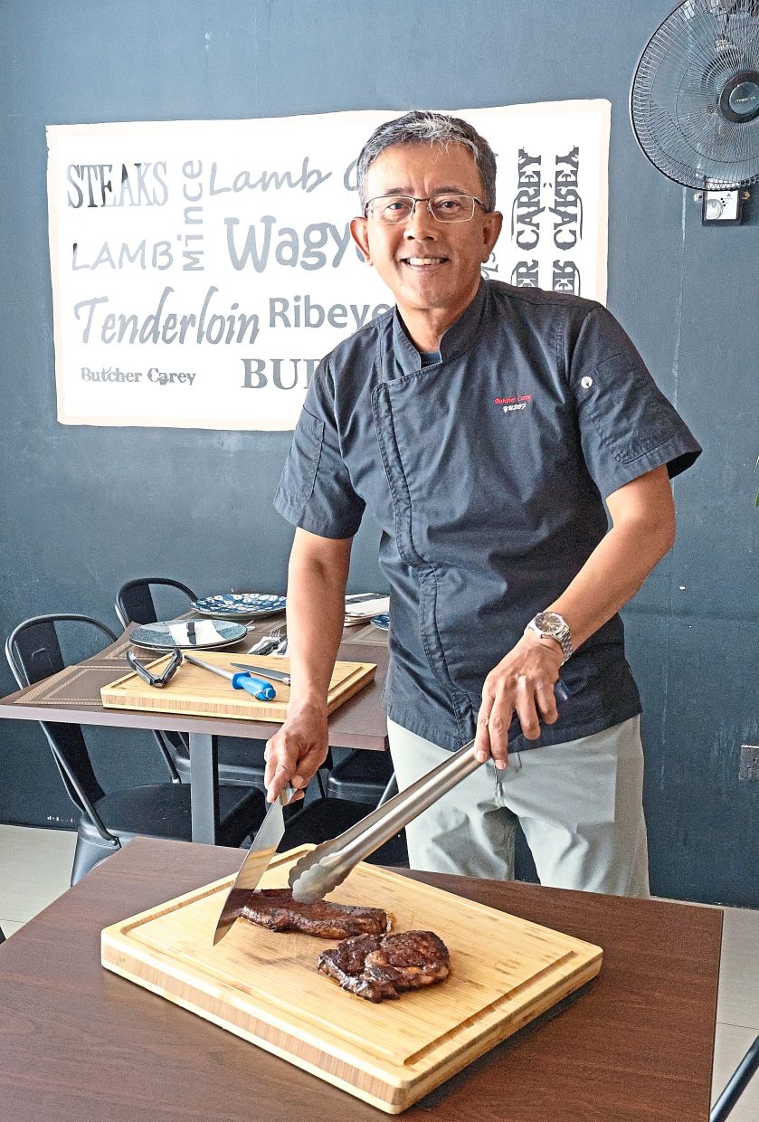 Yusof demonstrating the best way to approach a steak.