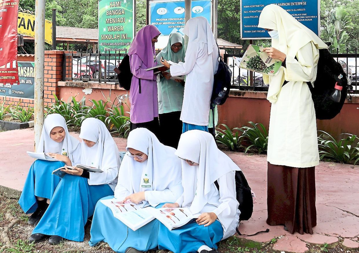 SPM oral tests begin at more than 3,000 exam centres - Vimarsana News