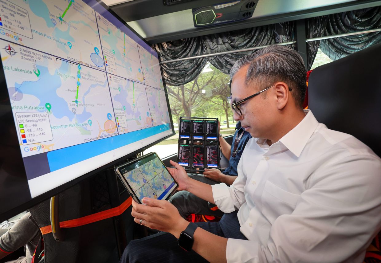 Comms Ministry to monitor dropped call rates in M'sia, Fahmi said he was among those affected - Vimarsana News