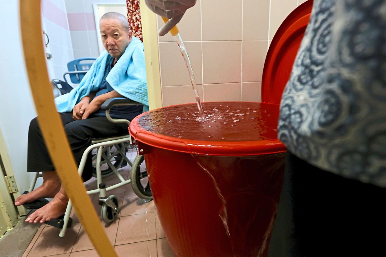 Measures in place to help the elderly get through the water cut - Vimarsana News