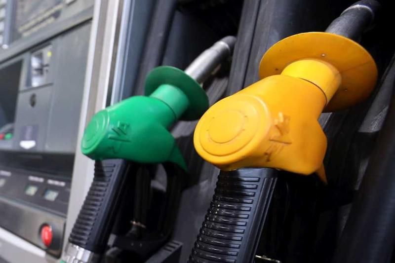 Foreign-registered vehicles still pumping RON95 fuel - Vimarsana News