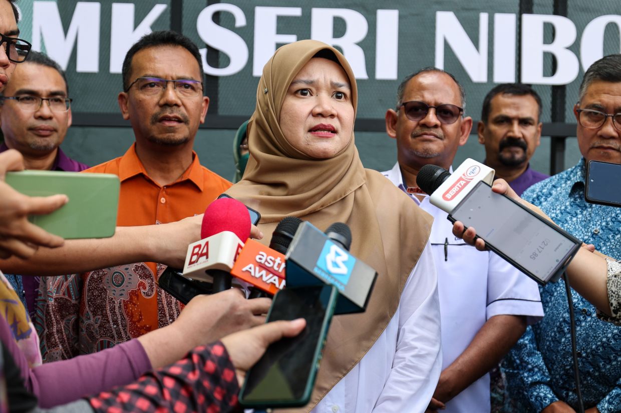 Parents urge Cabinet to intervene in DLP issue