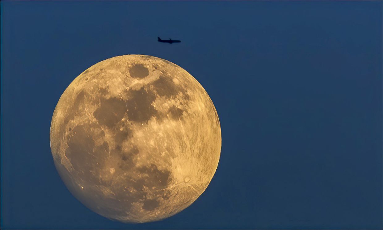 Using a flight tracking app, one can track a plane flying near the moon. - Pic by Eddie Chua