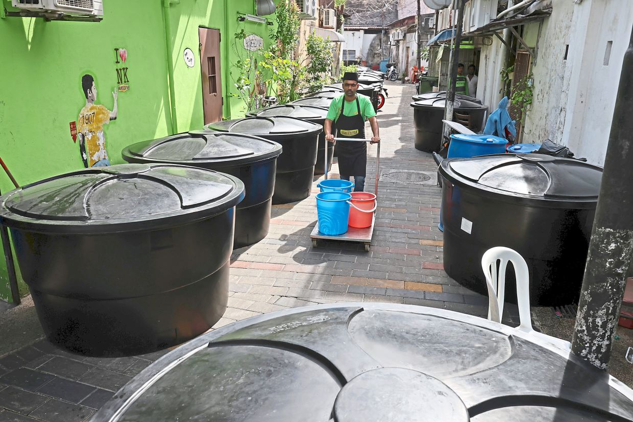 Wary folk keep pails filled although taps flowing again | The Star