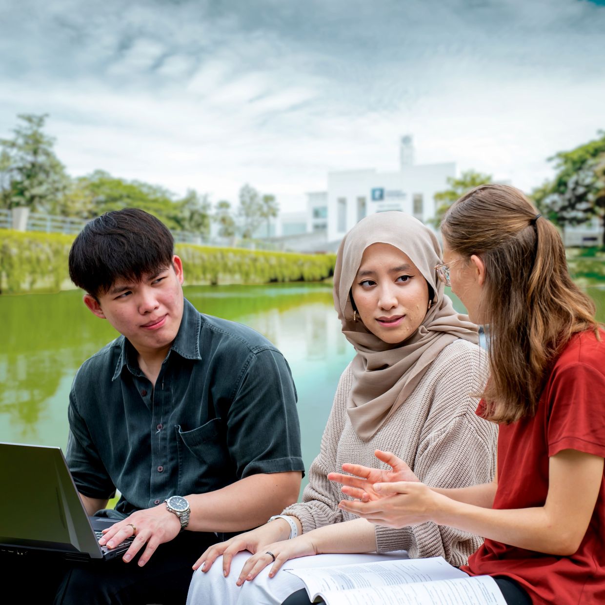 Fostering an inclusive and empowering campus atmosphere, the University of Nottingham Malaysia is invested in preparing students to find their place in the world and to succeed in life.