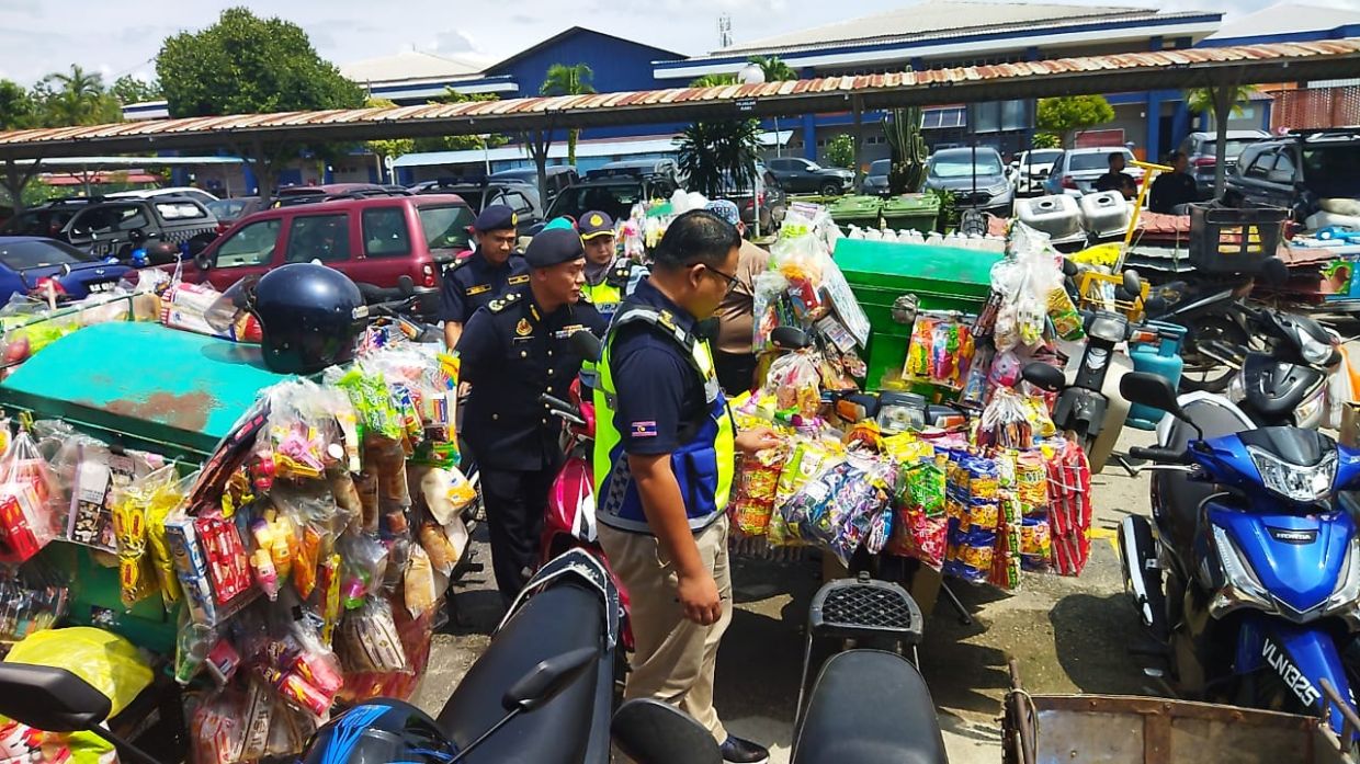 No documents: Foreign woman kicks up fuss after being nabbed by JPJ during ops in Setapak - Vimarsana News