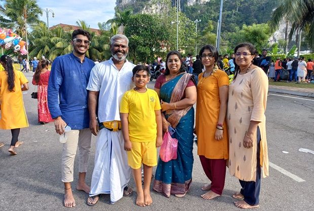 Fulfilling Thaipusam vows as a family - Vimarsana News