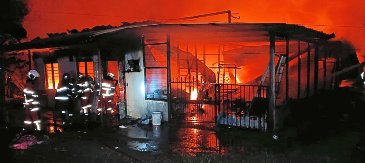 Four senior citizens hurt in early morning blaze - Vimarsana News