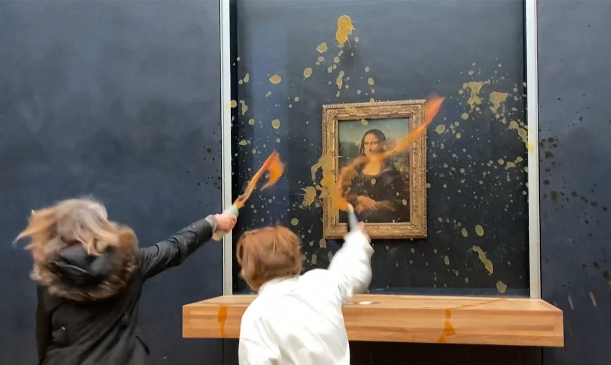 Activists splash soup on glass-protected 'Mona Lisa' - Vimarsana News