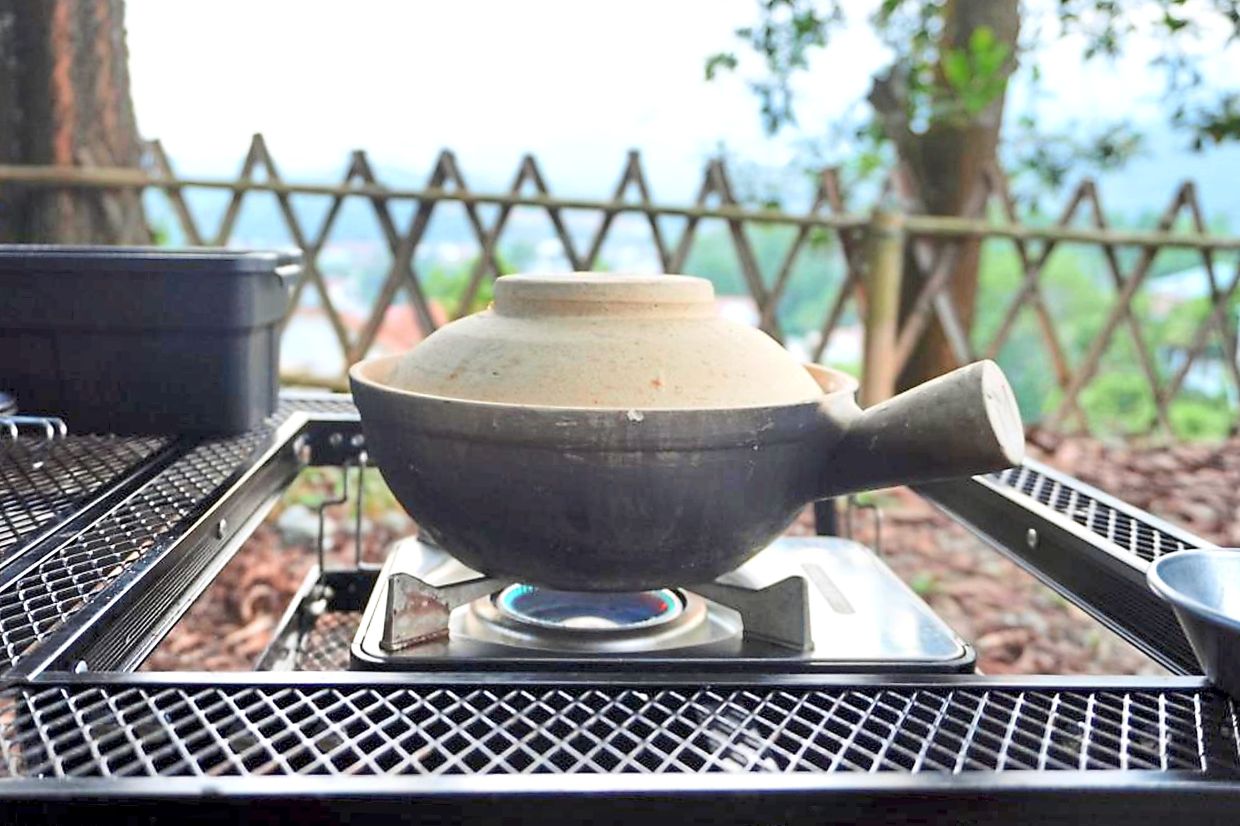 Pick a large camp stove with a stable pot stand that will resist being knocked over when cooking with kids at camp.