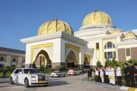 Solemn call of 'Azan' accompanies Al-Sultan Abdullah, Tunku Azizah's departure from Istana Negara