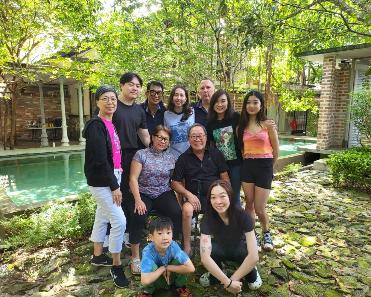These celebrity granddads now find the biggest contentment in family - Vimarsana News