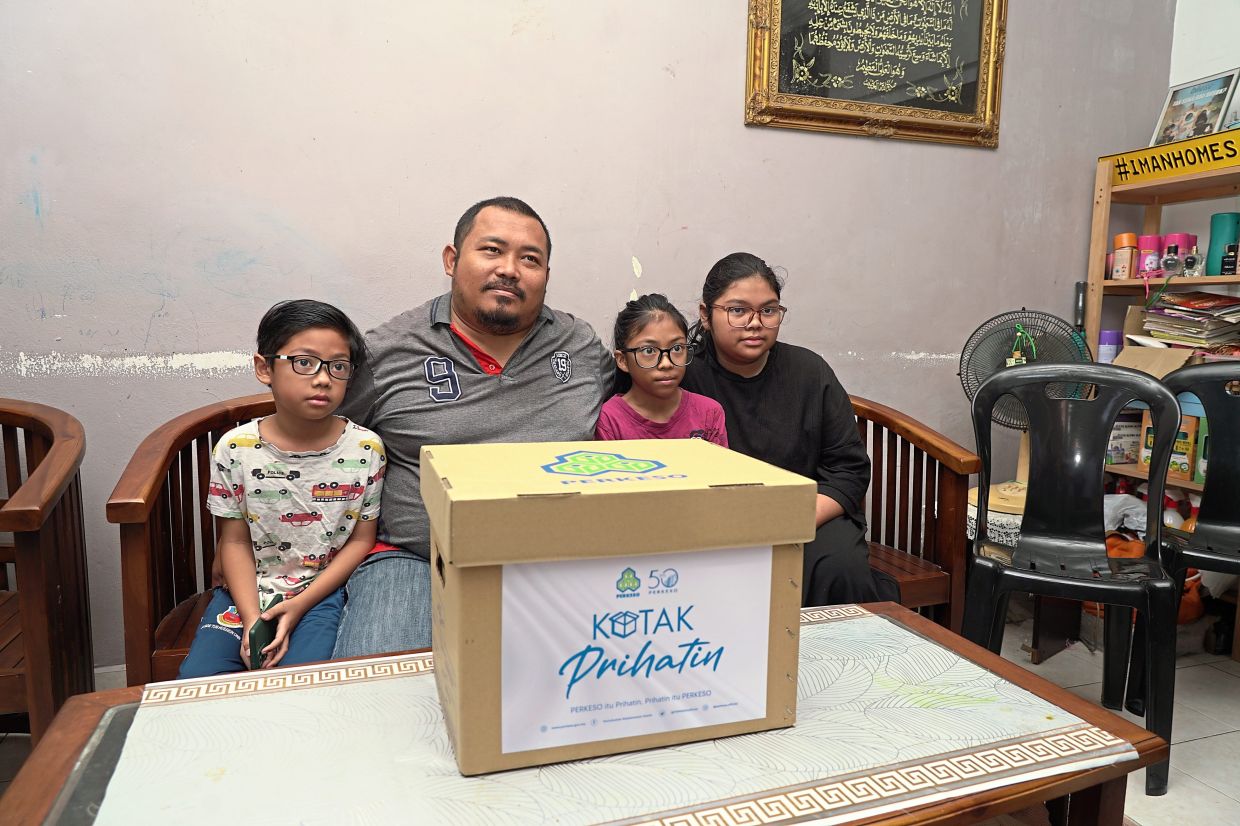 A recipient of PERKESO benefits. Many vulnerable workers in Malaysia apply for PERKESO benefits but do not qualify due to coverage restrictions for informal work, qualifying contribution periods, and many others.