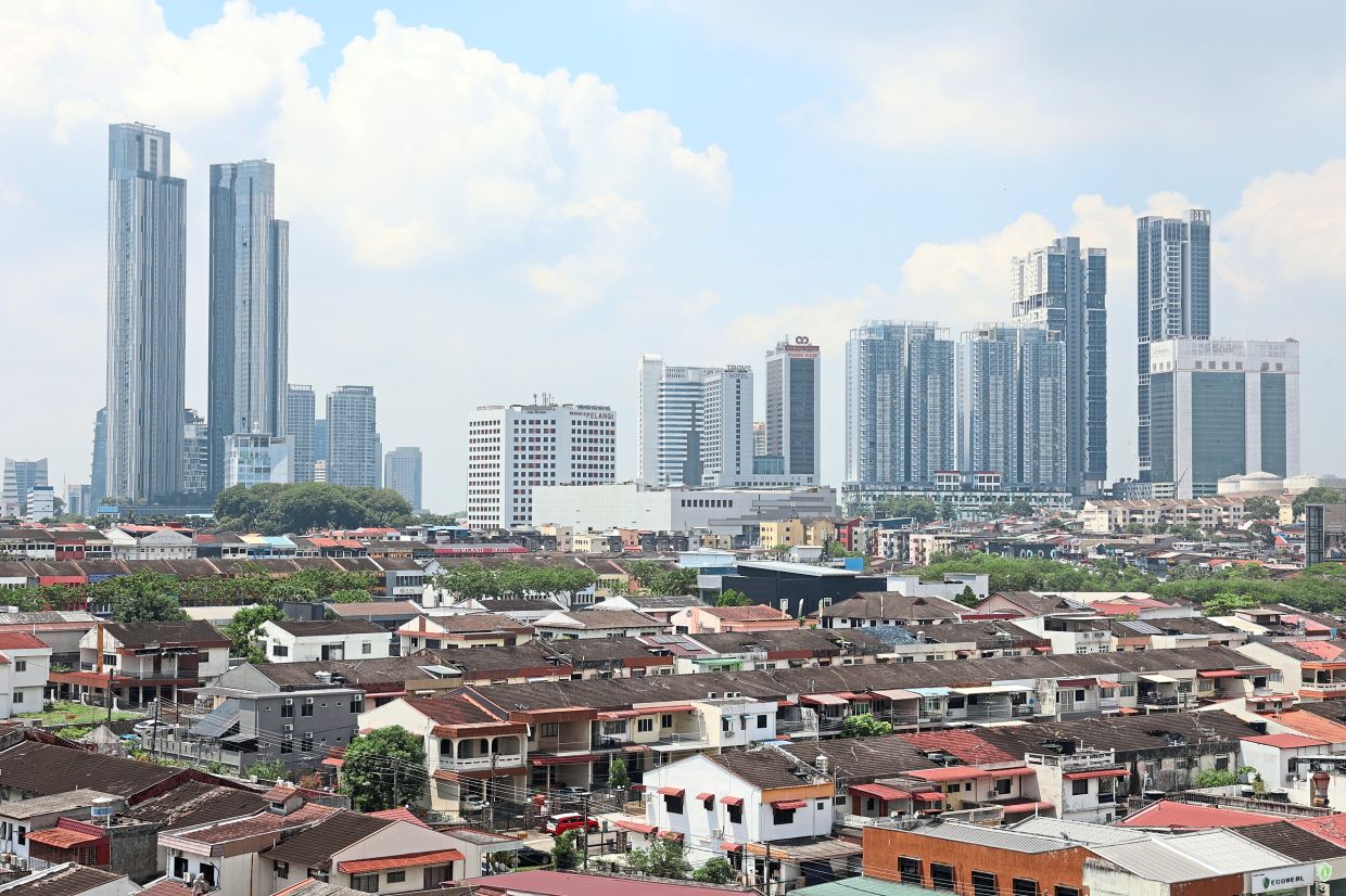 Johor gives developers, contractors, manufacturers two months to house migrant workers in CLQs - Vimarsana News