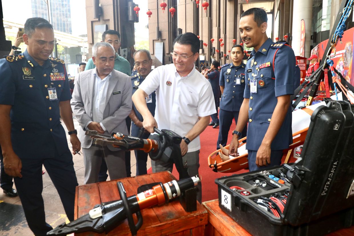 Fire and Rescue Department to receive two new Agusta 139 helicopters, says Nga - Vimarsana News