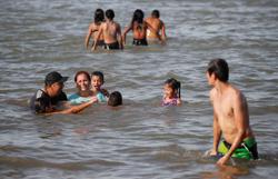 'Everything is melting': Argentines seek cool as heat wave strikes