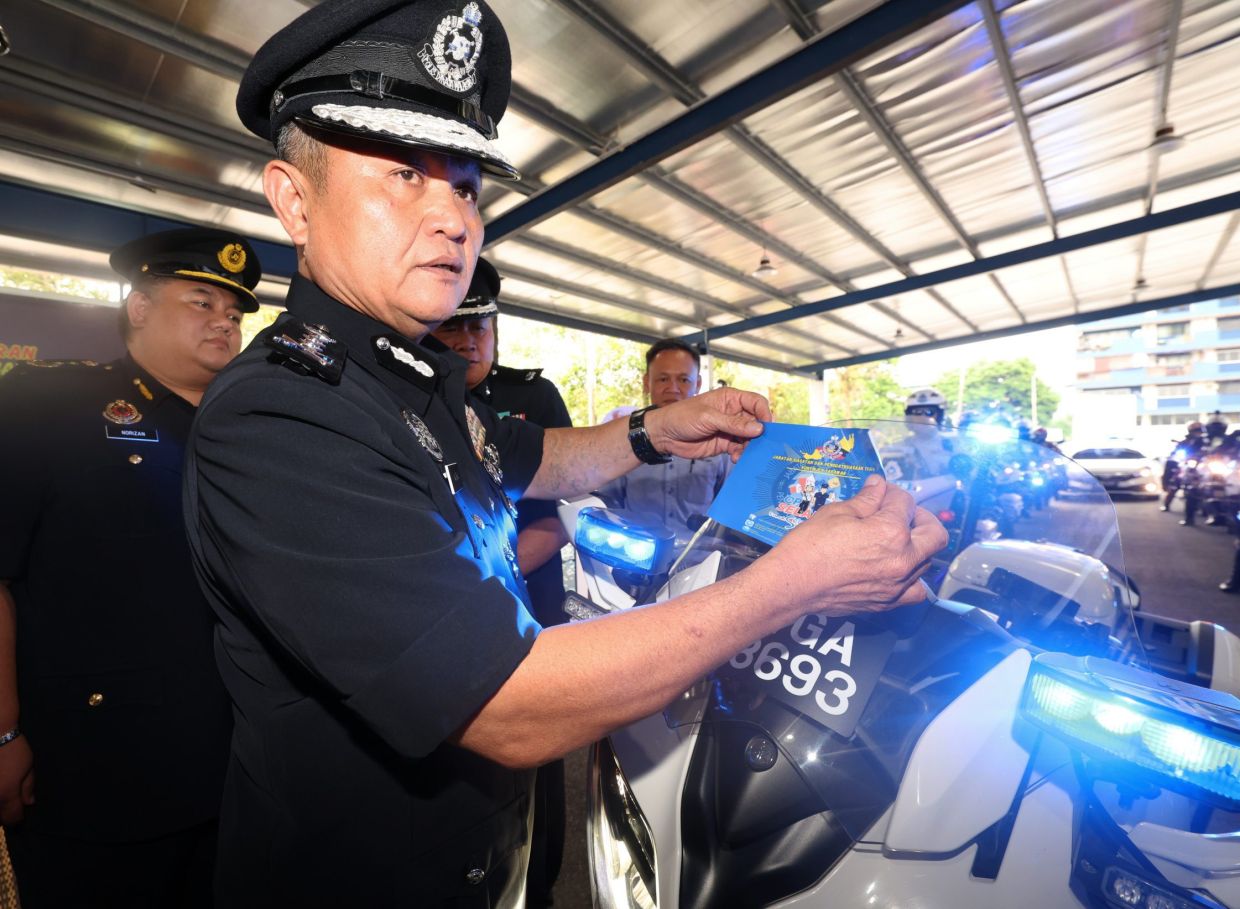 Most road accidents caused by driver behaviour, says Sarawak top cop - Vimarsana News