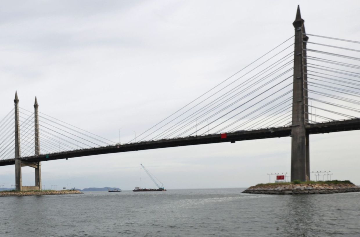 Policeman who allegedly shoved lover off Penang Bridge under disciplinary inquiry - Vimarsana News