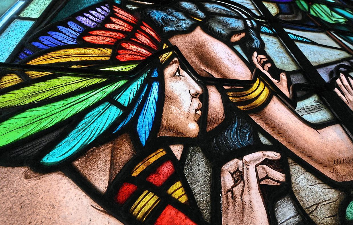 Team of professionals restores Havana's stained glass windows