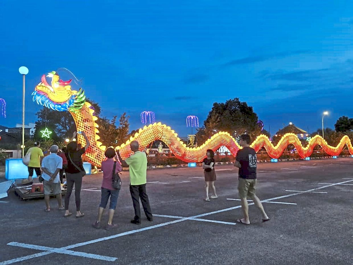 Golden dragon shines bright in Kluang - Vimarsana News