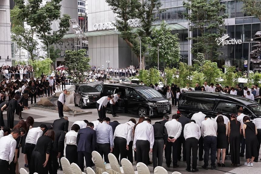 More than 500 employees bid farewell to former UOB chairman Wee Cho Yaw at bank - Vimarsana News