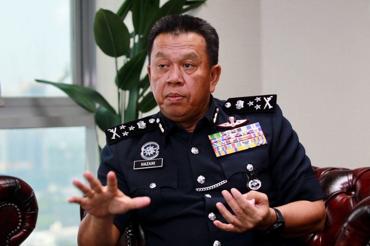 Cops cripple smuggling ring in Kuching, seize M98mil in booze and ciggies, says Bukit Aman - Vimarsana News
