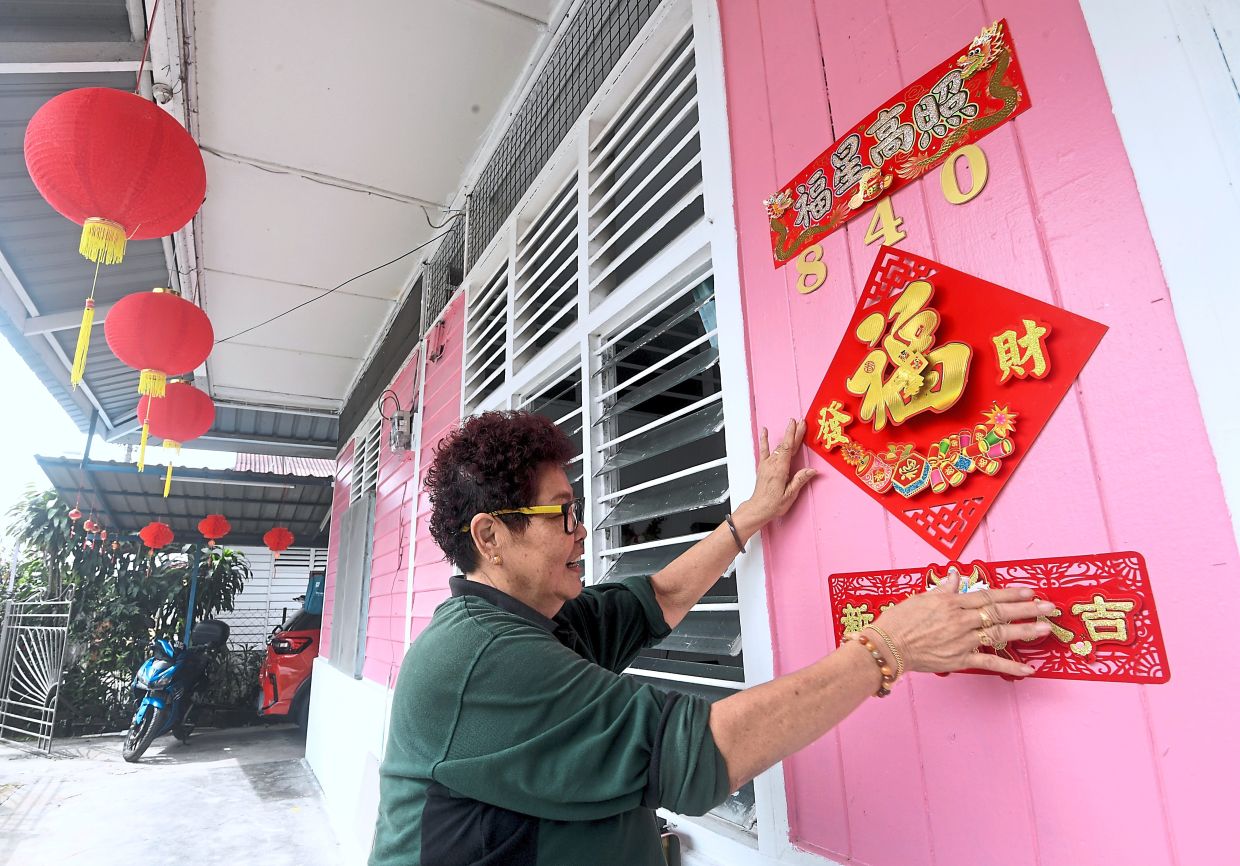 Keu paints her rented house every year to get in the festive mood.