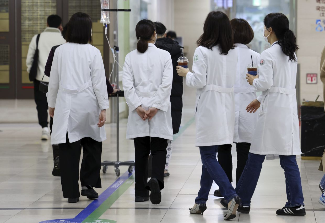 S. Korean trainee doctors walk off job over medical school slots | The Star