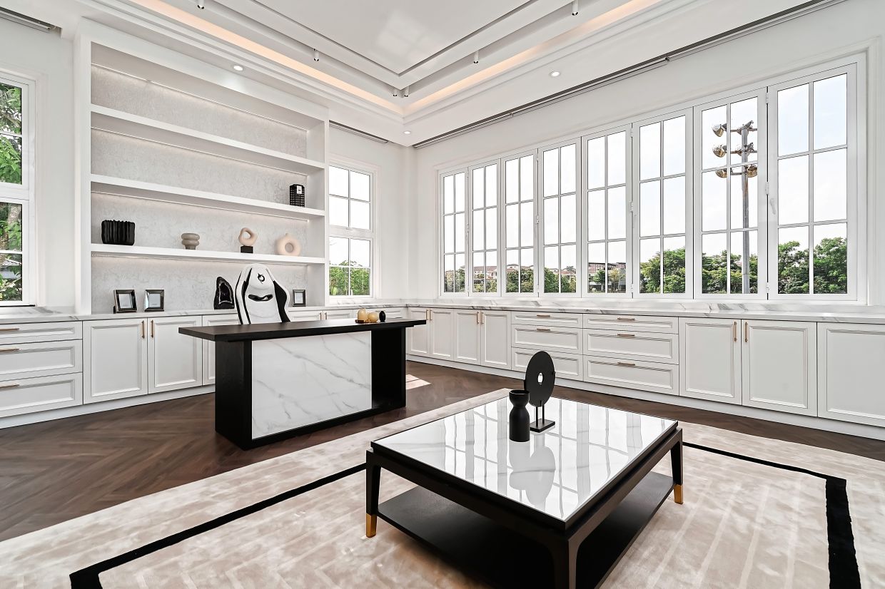 The large windows at the home office allow the homeowner to connect with nature while working.