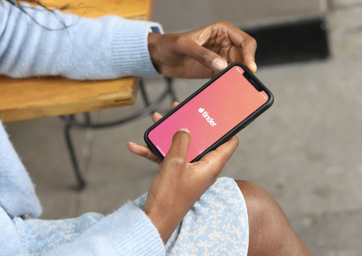 Tinder expands ID checks amid rise in AI scams, dating crimes - Vimarsana News