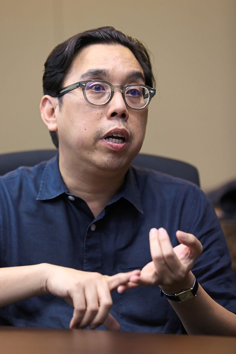 Assoc Prof Amer says smokers often want to quit, but don’t know where to seek help.