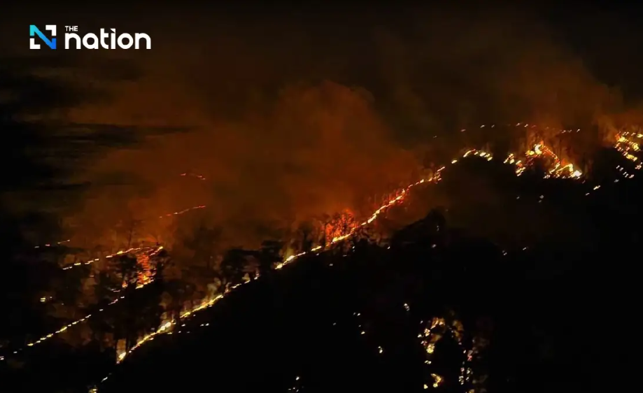 Firefighters and helicopters halt huge Chiang Mai forest fire - Vimarsana News