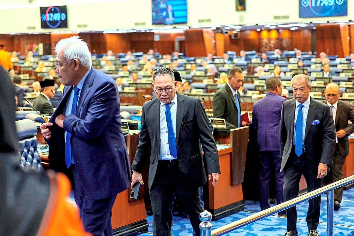 Opposition MPs stage walkout - Vimarsana News