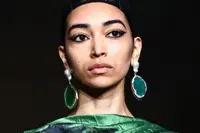 Dark eyes, natural blush, crimson lips: Key beauty looks on fashion week runways