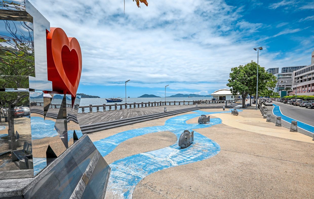 A quiet view overlooking the sea at Kota Kinabalu city centre. Cleanliness is all in the mindset. — Filepic