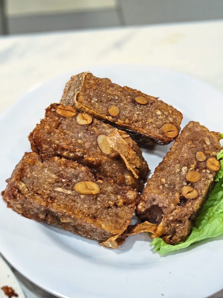 We also had Teochew Guang Chiang, a traditional beancurd roll that tastes like a cross between yam cake and radish cake with an addition of peanuts. A pretty interesting snack that I found myself enjoying very much.