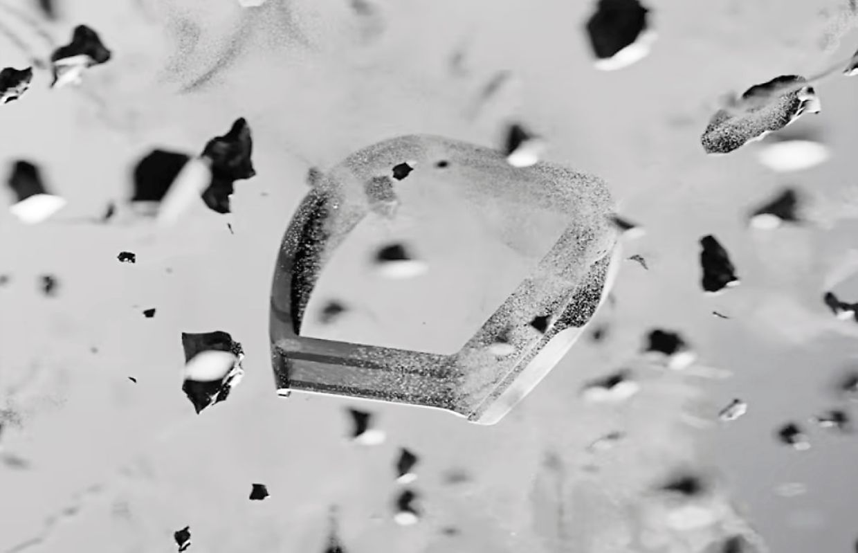 The #FR2NCK MULLER Vanguard case is made of a new carbon and glass fibre composite, the first of its kind by Franck Muller and exclusive to Southeast Asia and Australia. — Photos courtesy of Franck Muller