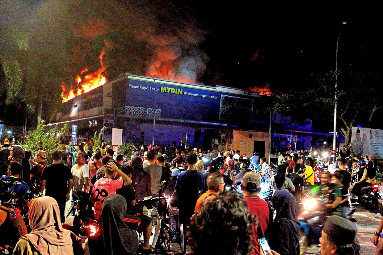 Hypermarket fire contained with no casualties - Vimarsana News