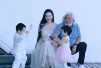 Chinese producer Zhang Jizhong, 72, and 42YO wife expecting 3rd kid together