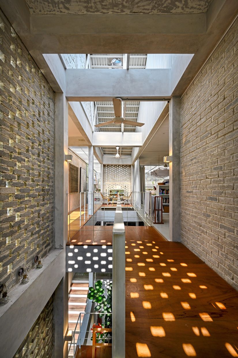 Open plan with link bridges.