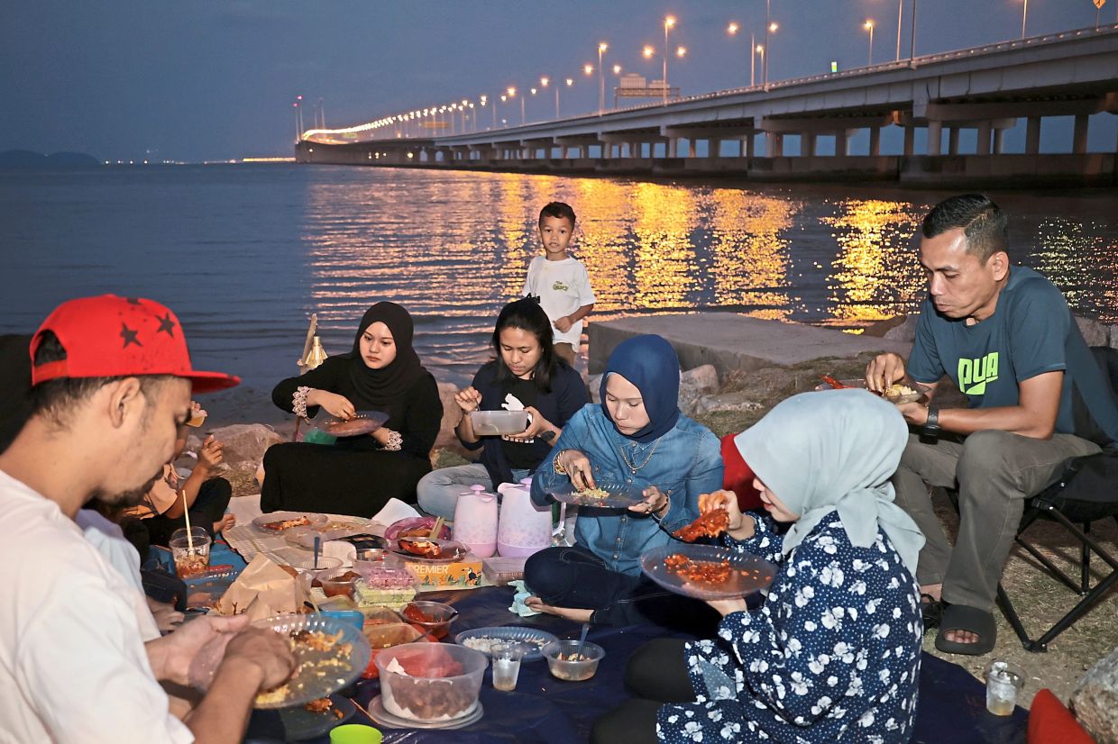 Breaking fast with a shimmering view at dusk - Vimarsana News
