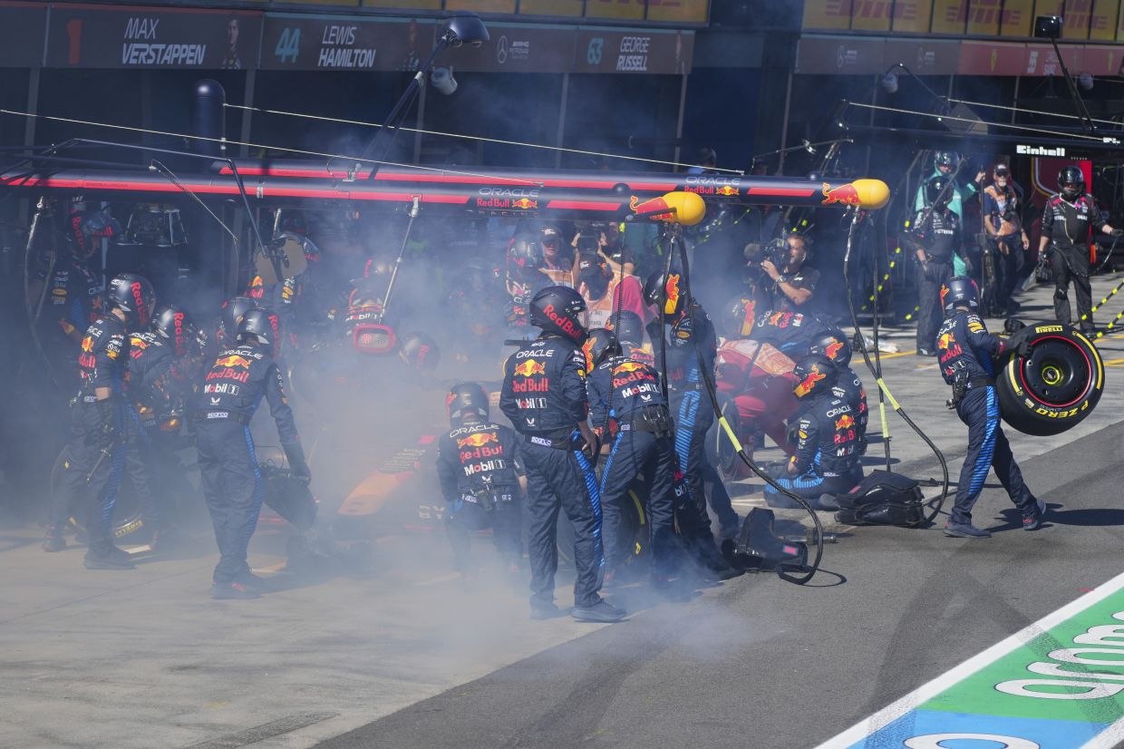'Like driving with handbrake on' - Verstappen on Melbourne exit - Vimarsana News