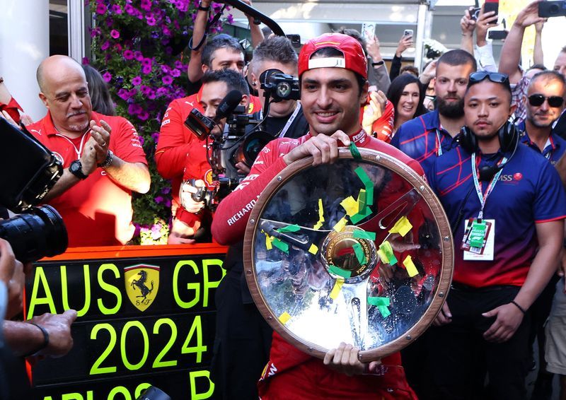 Motorsport: Motor racing-Sainz sheds light on his journey from hospital ...