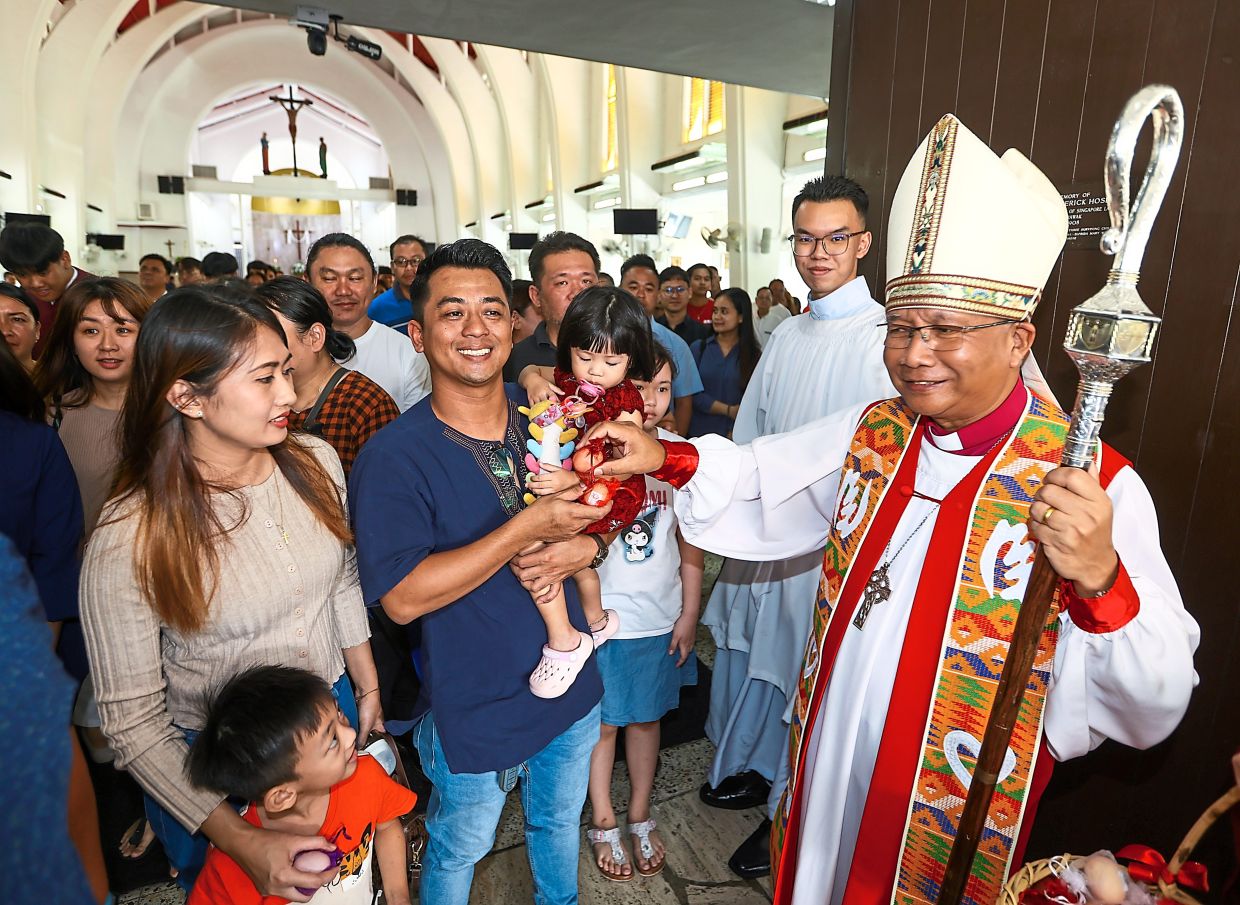 Parishioners gather for joyous Easter celebration - Vimarsana News
