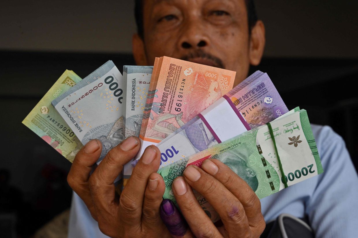 Indonesia rupiah, stocks hit multi-month lows after inflation data - Vimarsana News