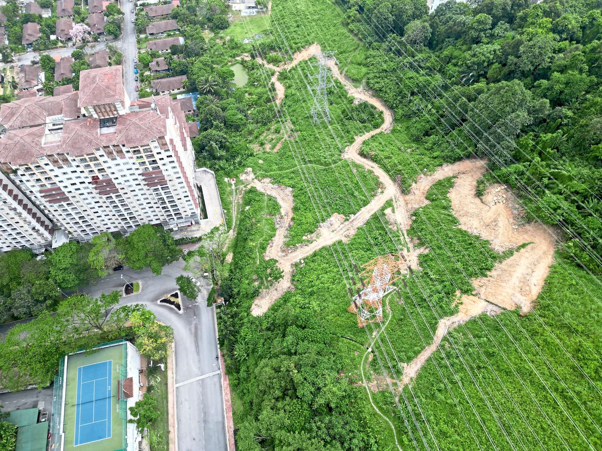 Soil tests on hill leave Damansara Perdana residents feeling anxious - Vimarsana News