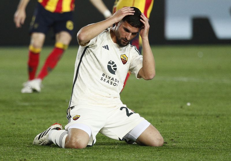 Football: Soccer-Roma stall in top-four chase with goalless Lecce draw ...