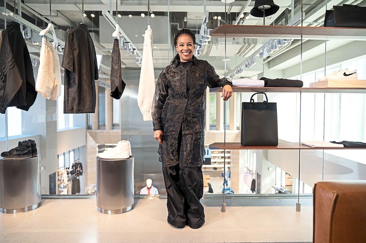 does the nike factory store sell jordans