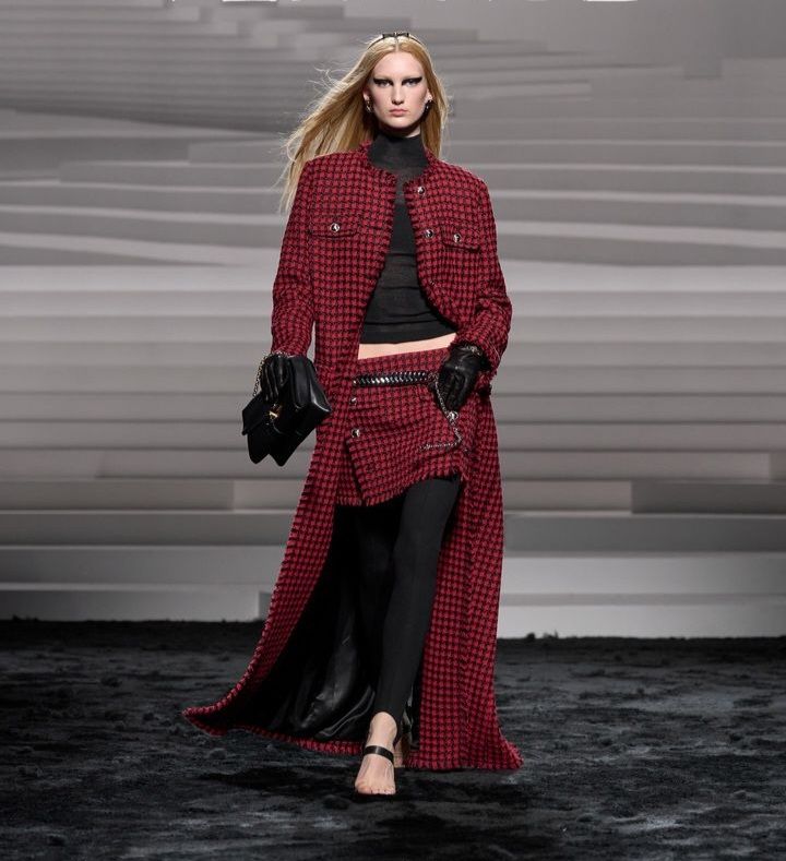 A chain belt in silver lends a modern, edgy style to this ensemble in a classic houndstooth check pattern. Photo: Instagram/Versace